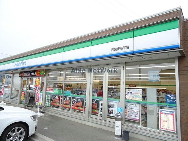 コンビニ　ファミリーマート西尾伊藤町店（コンビニ）まで136m