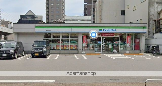 コンビニ　ファミリーマート（コンビニ）まで412m