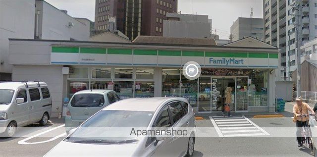 コンビニ　ファミリーマート（コンビニ）まで532m