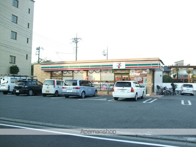 コンビニ　セブンイレブン（コンビニ）まで352m