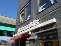 飲食店　マクドナルド 月島駅前店（飲食店）まで374m