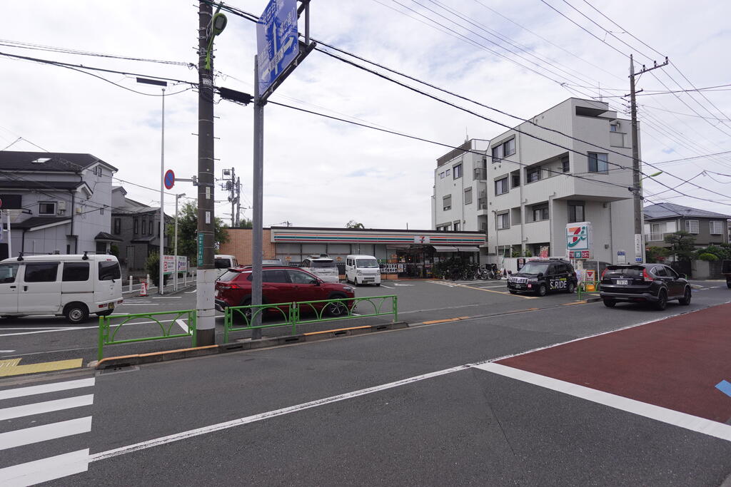 コンビニ　セブンイレブン世田谷弦巻1丁目店（コンビニ）まで368m