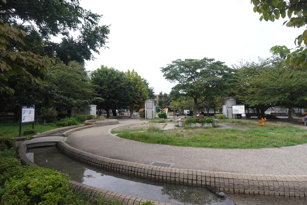 公園　小泉公園（公園）まで300m