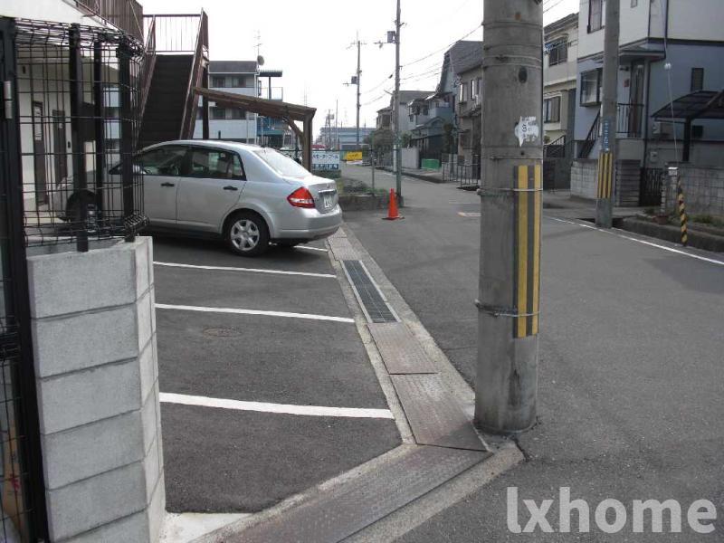 駐車場　車をお持ちの方に嬉しい駐車場付きの物件です