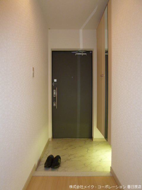玄関　写真は同型タイプ