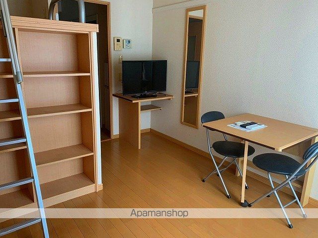 レオパレス谷中の居間写真