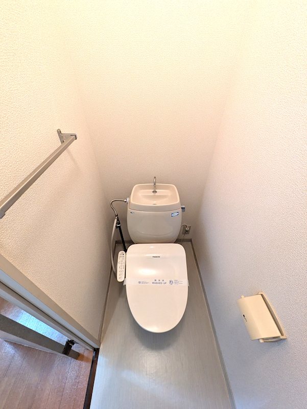 トイレ　間取反転のお部屋です