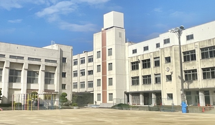小学校　大阪市立姫里小学校（小学校）まで178m