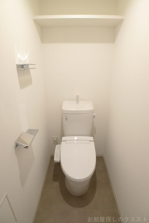 トイレ　部屋によってカラータイプことなります。