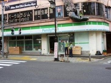 コンビニ　ファミリーマート太子堂三丁目店（コンビニ）まで160m