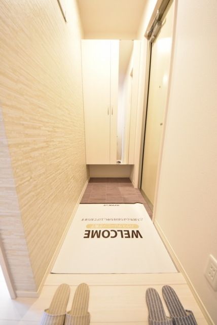 D-roomメゾン空港通の玄関写真