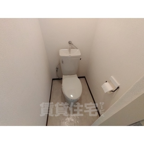 地下鉄四つ橋線 岸里駅 徒歩5分 5階建 築49年のトイレ写真