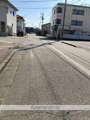 その他　前面道路（その他）まで0m