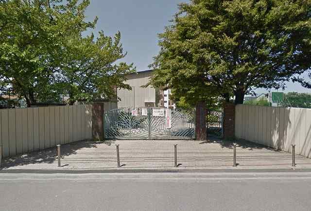 中学校　戸田市立新曽中学校（中学校）まで406m