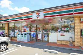 コンビニ　セブンイレブン（コンビニ）まで243m