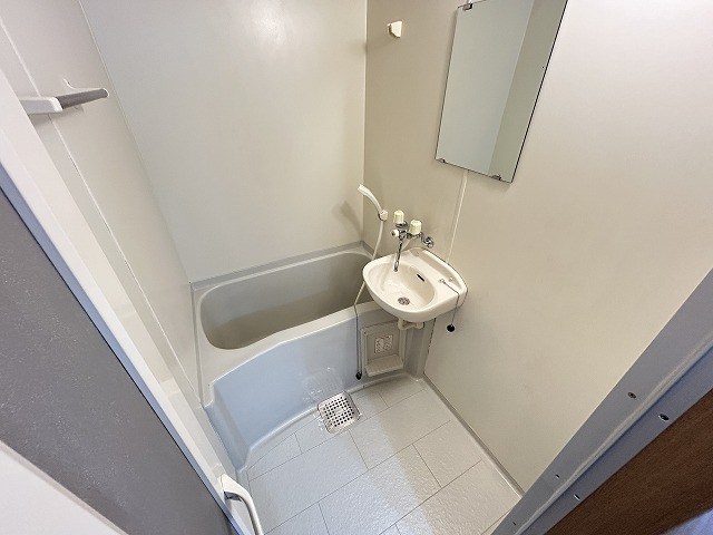 バス・シャワールーム　同マンション別部屋