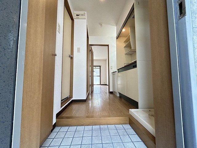 玄関　同マンション別部屋