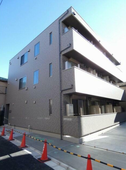 建物外観　ネット無料。ネット無料なら月々実質4000円程度のコストがか