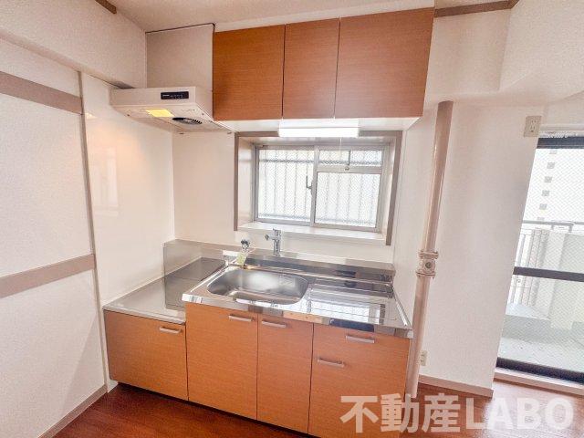地下鉄四つ橋線 住之江公園駅 徒歩4分 6階建 築43年のキッチン写真