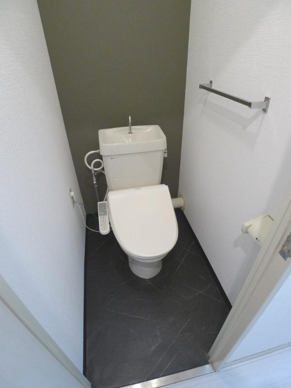 地下鉄名城線 熱田神宮伝馬町駅 徒歩1分 11階建 築36年のトイレ写真