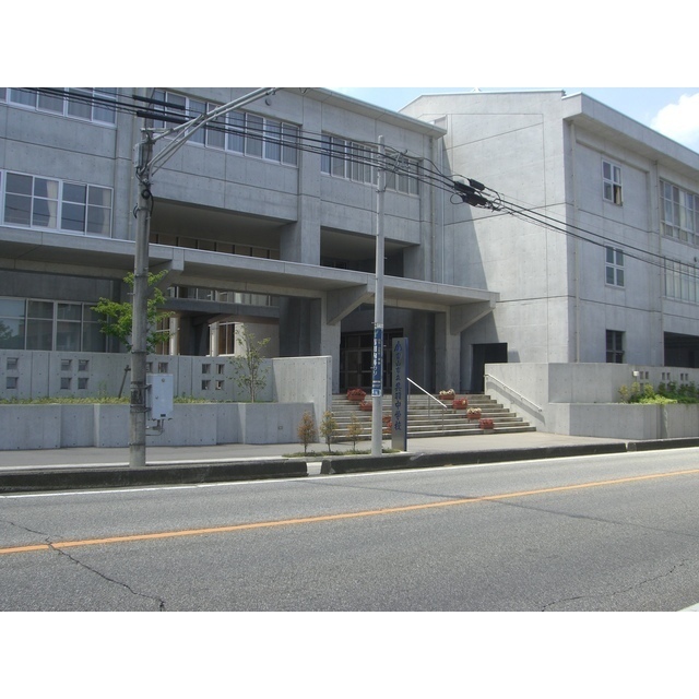 中学校　呉羽中学校（中学校）まで729m