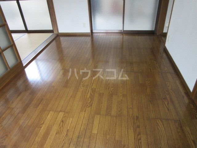 サンヒルズB棟の居間写真