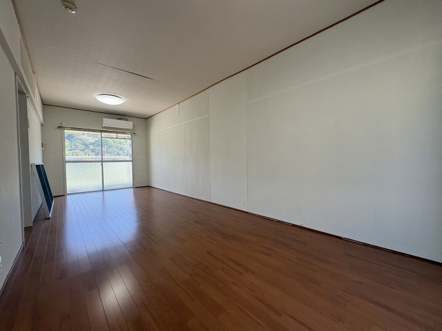 U FLATマンションの居間写真