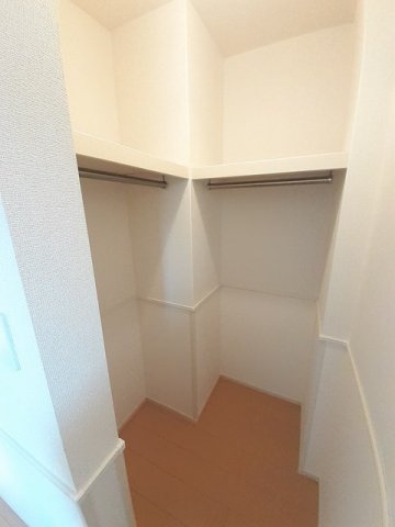 収納　ウォークインクローゼットなので収納豊富です☆