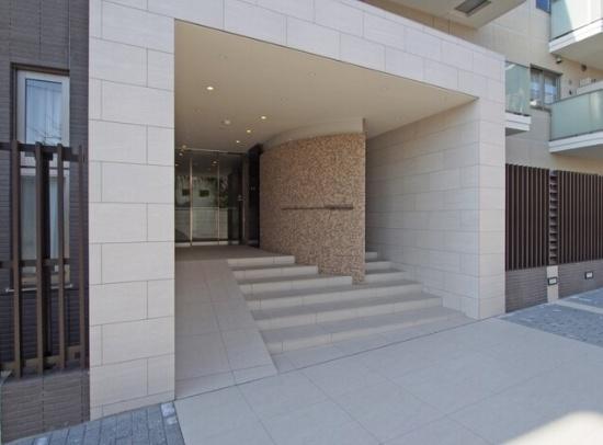 東急東横線 都立大学駅 徒歩11分 3階建 築13年の外観写真