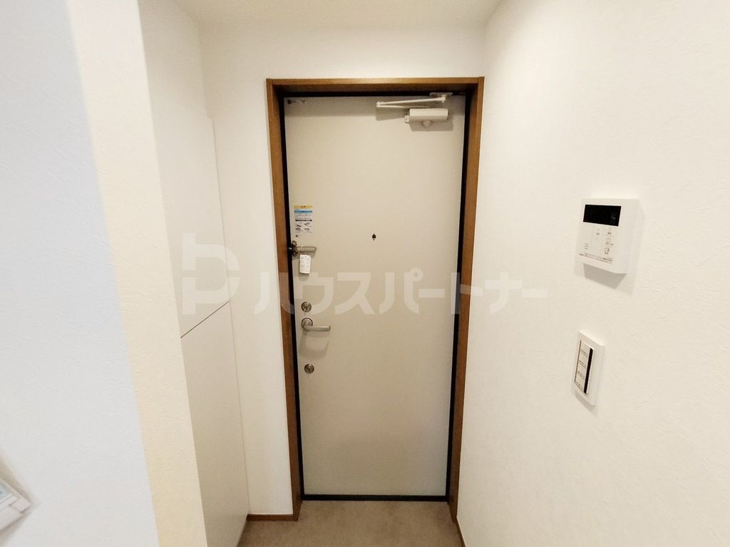 都営新宿線 本八幡駅 徒歩2分 3階建 築2年の玄関写真