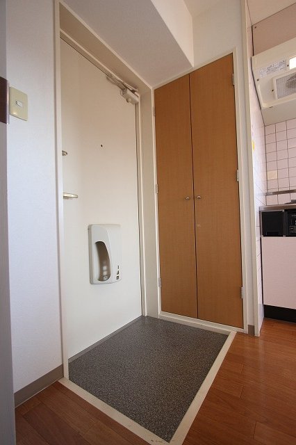 玄関　同物件別号室の写真
