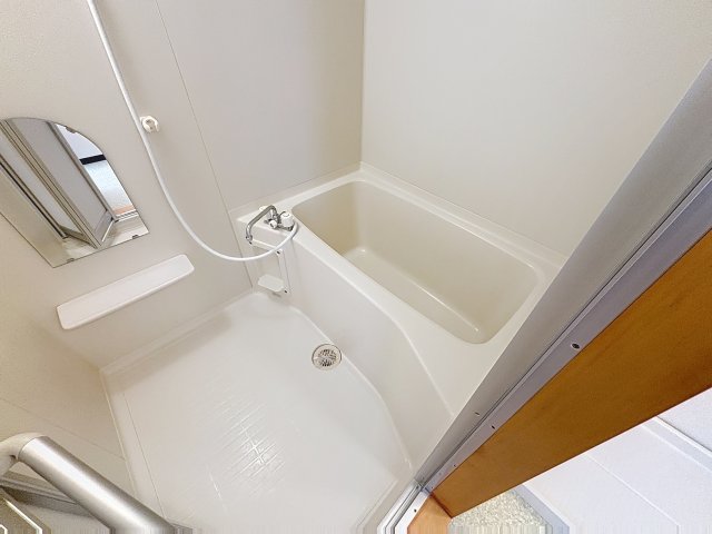 バス・シャワールーム　掲載写真は同型モデルを掲載しており実際のお部屋と仕様等が異な