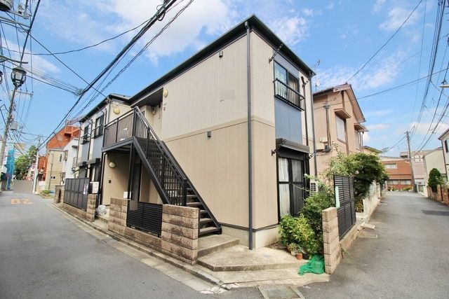 建物外観　★日当たり良好♪２００２年築なのでまだ新しいですよ★