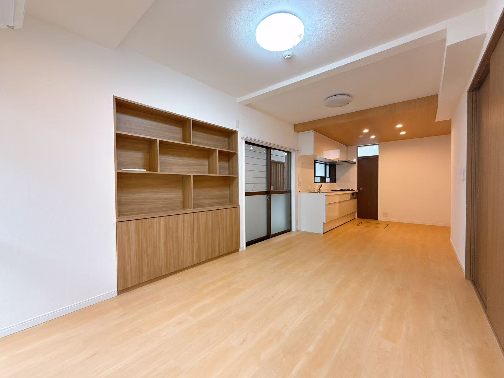 三鷹市中原四丁目戸建の居間写真