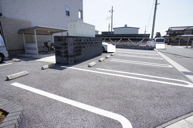 駐車場　駐車場に車を止められます
