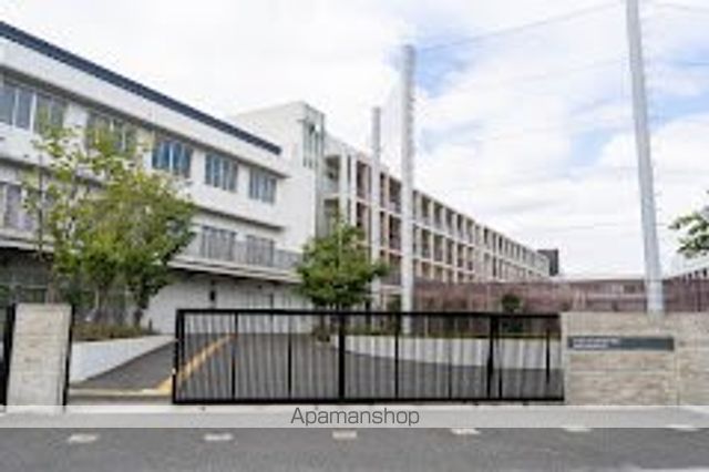 中学校　志茂田中学校（中学校）まで295m