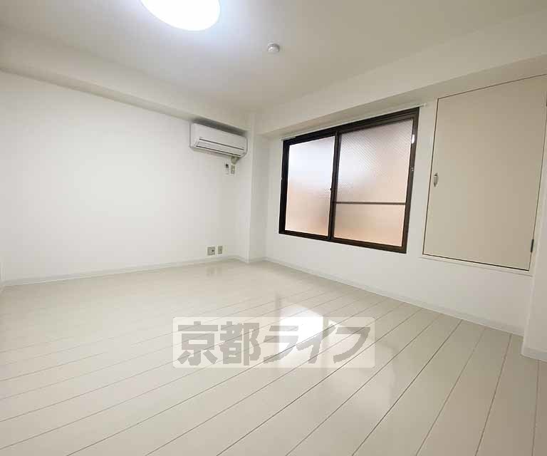 居室・リビング　落ち着いた雰囲気のお部屋です