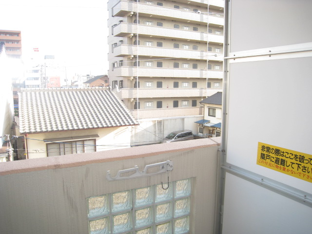 バルコニー　※写真は別のお部屋です。現況を優先させて頂きます。
