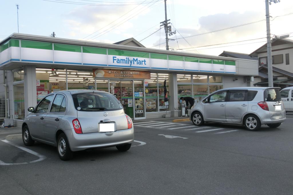 コンビニ　ファミリーマート高松仏生山北店（コンビニ）まで940m