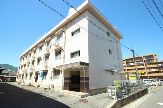 広島市佐伯区美の里のマンションの建物外観