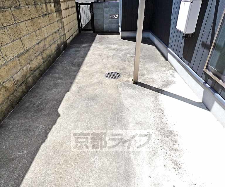 【京都市北区等持院中町のアパートのバルコニー】