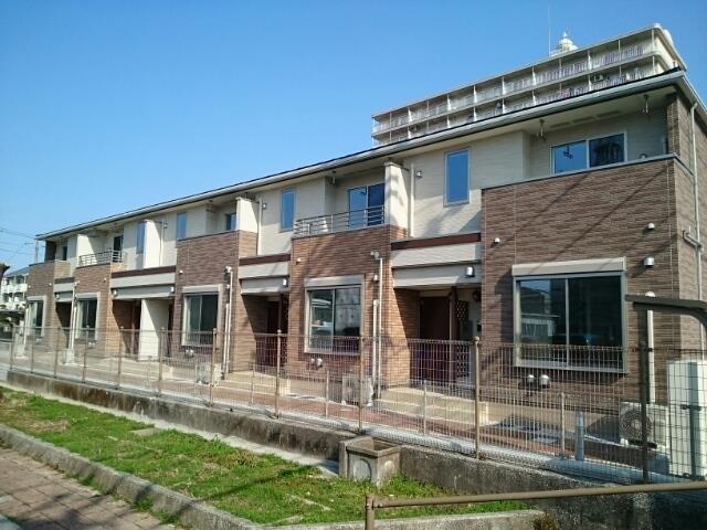 高知市青柳町のアパートの建物外観