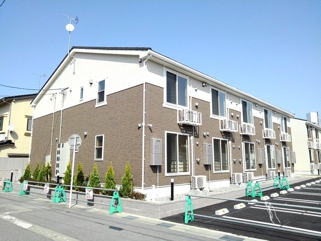 富山市千石町のアパートの建物外観
