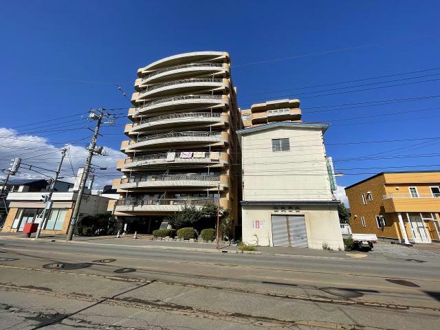 【函館市弁天町のマンションの建物外観】