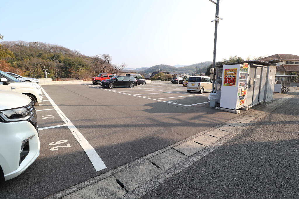 【倉敷市藤戸町天城のアパートの駐車場】