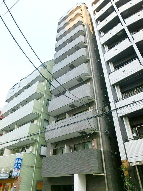 【新宿区市谷柳町のマンションの建物外観】