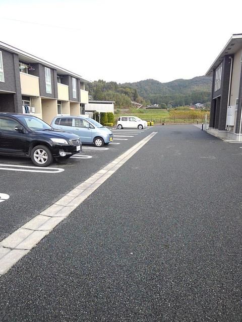 【フラットコート山鹿Ａの駐車場】