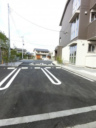 【ラルジュ並榎の駐車場】