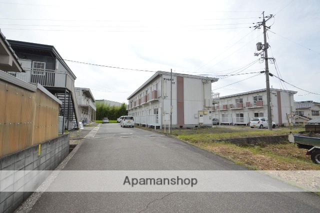 エントランス　駐車場