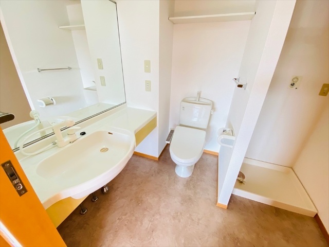 洗面設備　同一建物内２０２号室内装写真転載